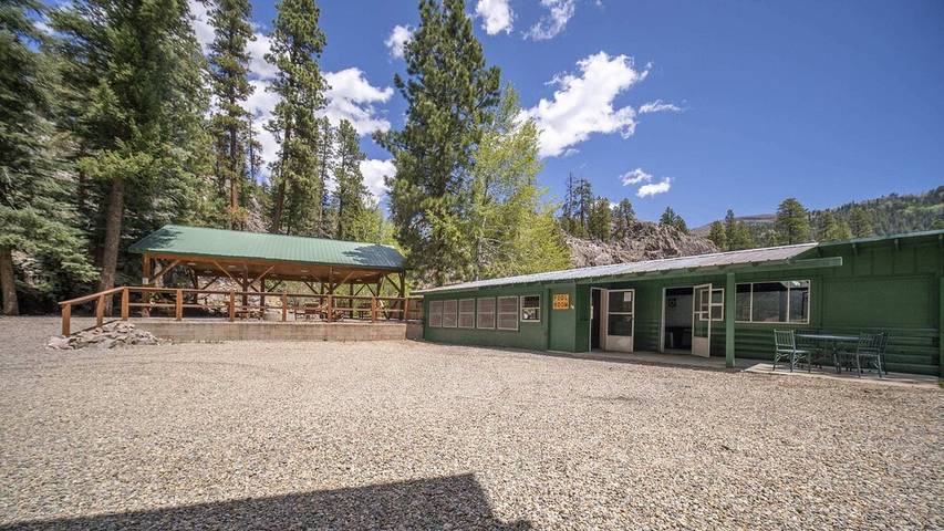 Log cabin for 4 people, with balcony in San Juan National Forest