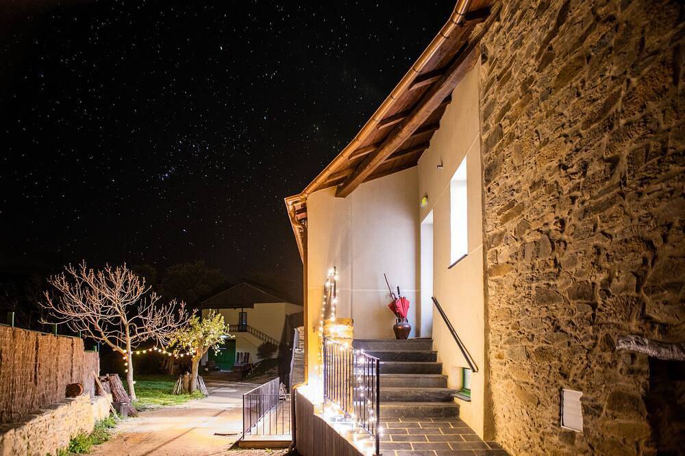 Casa Tradicional con Jardín y Vistas a la Montaña. Eco dos Teixos in Carballeda de Valdeorras, Ourense Region