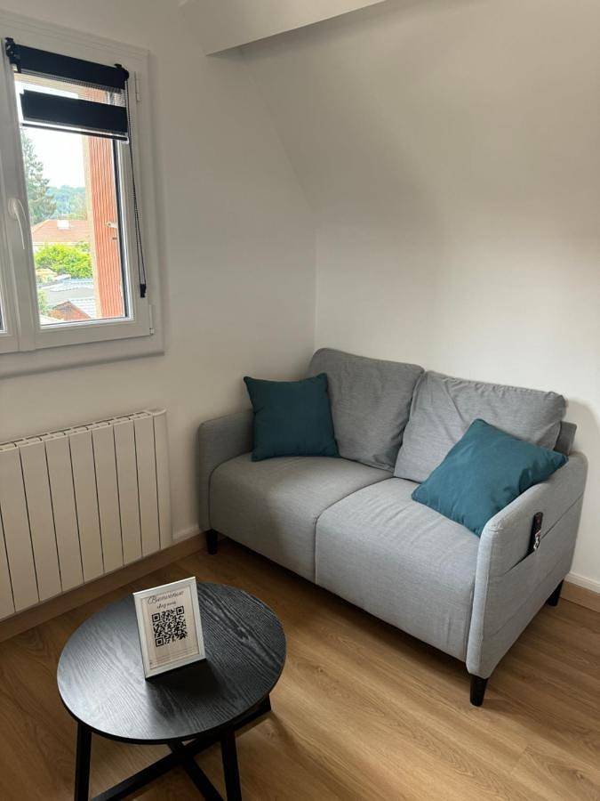 Appartement entier, Le Golden Studio de Louviers avec garage privé in Louviers, Région de Les Andelys