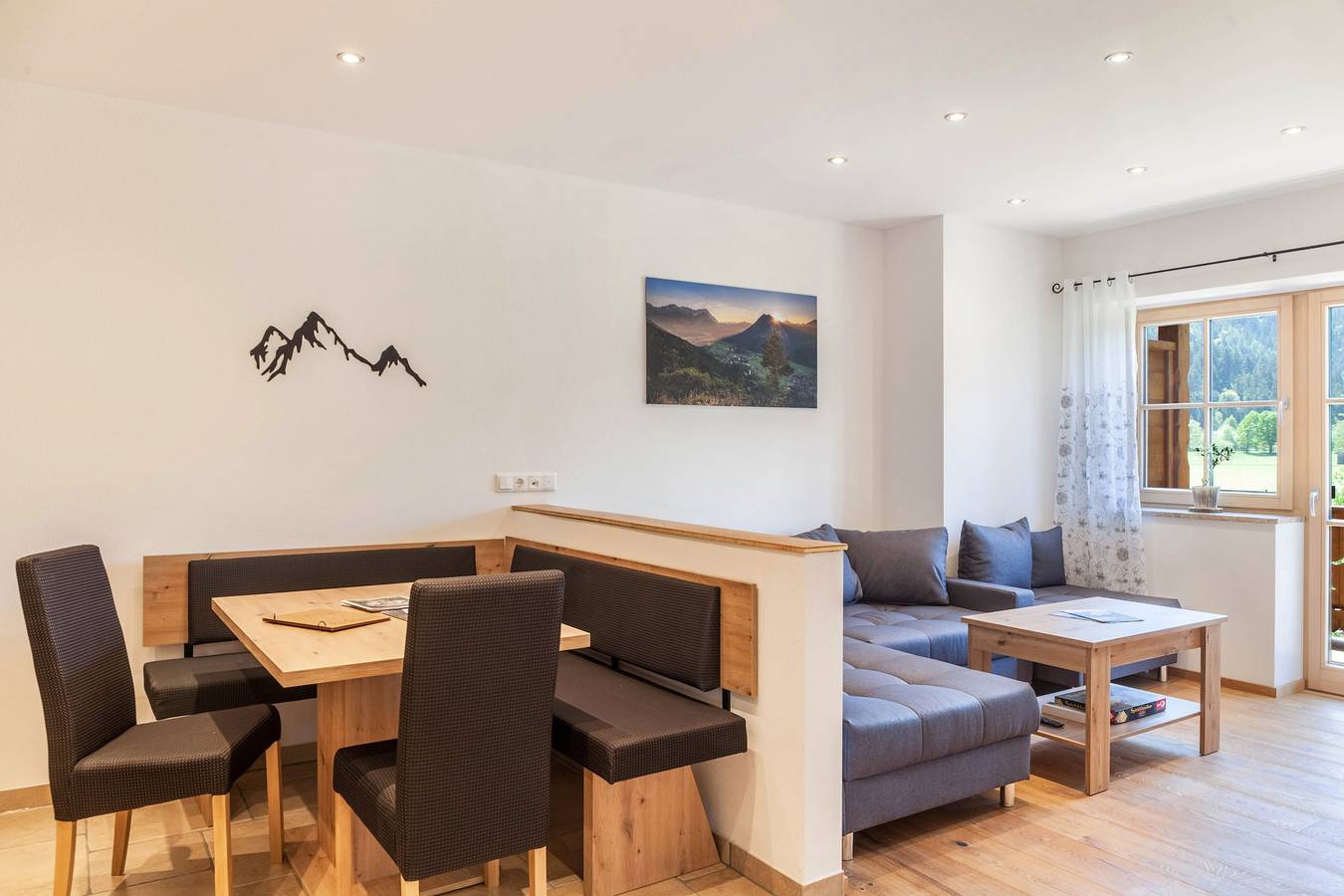 Ganze Wohnung, Ferienwohnung "Vrenal" Rund-um-Bergblick bis zur Zugspitze im Neubau mit Balkon und Wlan in Farchant, Bayerische Alpen