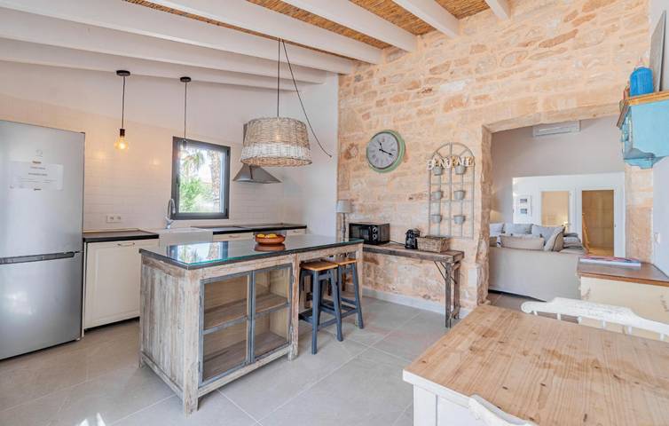 -Acogedor apartamento con piscina y barbacoa, cerca del centro de la ciudad- in Es Llombards, Santanyí