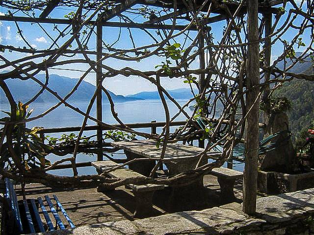 Ferienwohnung für 2 Personen, mit Ausblick und Seeblick sowie Terrasse und Garten im Piemont - 2