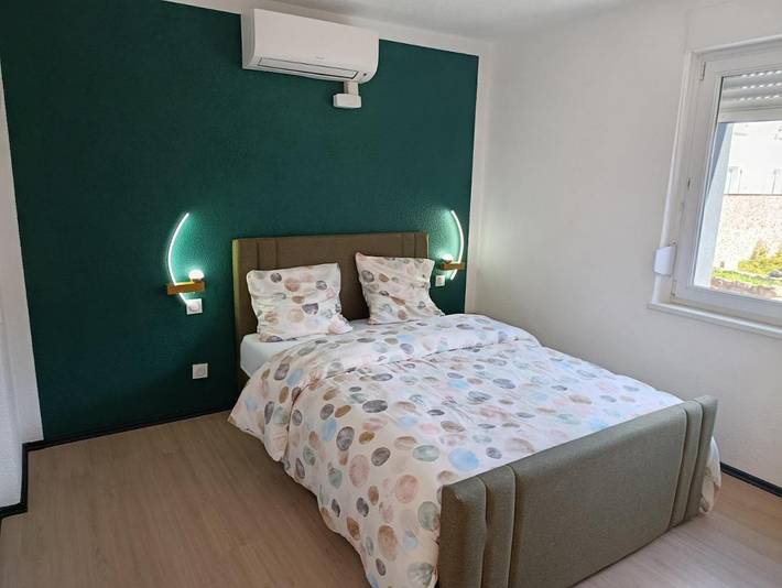 Gîte pour 2 personnes, avec terrasse ainsi que vue et jardin dans Sierentz