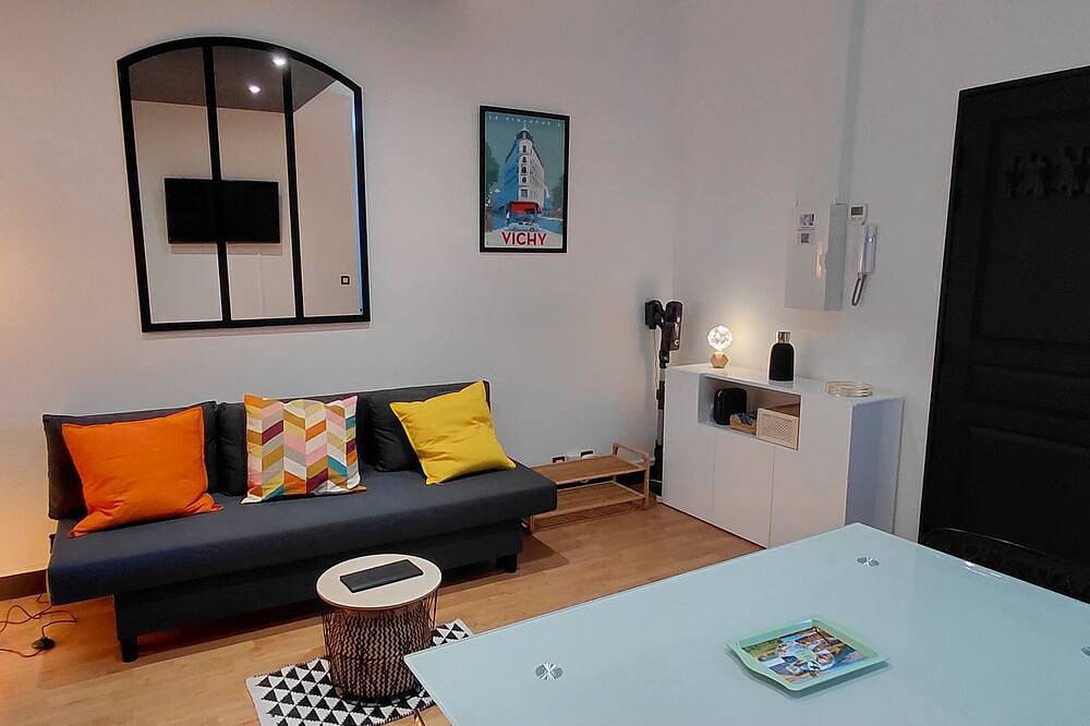 Geheel appartement, Apartment in the Rotonde district in Vichy, Vichy en omgeving