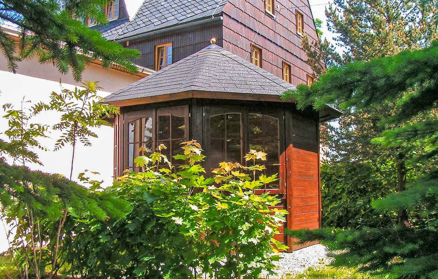 Ganze Ferienwohnung, Modernes Apartment mit Garten, Parkplatz und WiFi - 2km nach Český Jiřetín in Neuhausen/Erzgebirge, Chemnitz und Umgebung