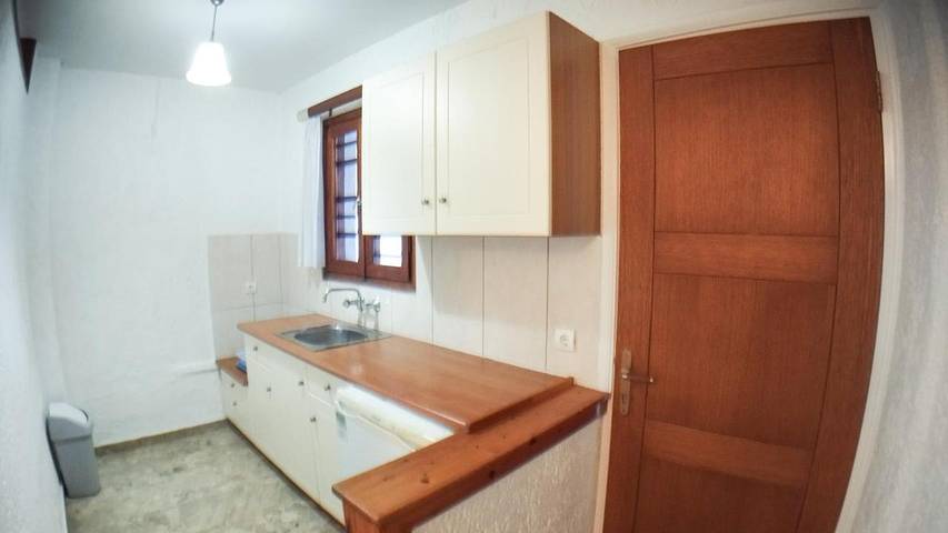 Location de vacances pour 2 personnes, avec Balcon ainsi que Terrasse et Jardin dans Selianitika - 2