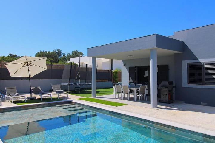 Casa rural para 8 personas, con vistas además de jardín y piscina, Familias con niños en Sant Josep de sa Talaia - 3
