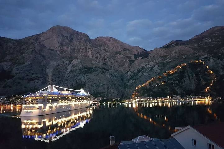 Ferienwohnung für 6 Personen, mit Pool und Whirlpool in Montenegro