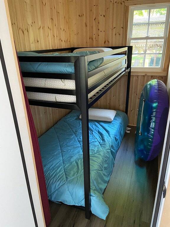 Cabin for 6 Guests in Mayhew, Lake Norman