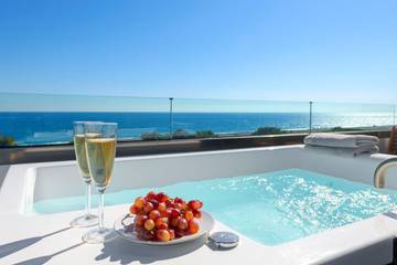 Vacation Rental for 8 Guests in Rhodes, Dodecanese, Picture 1