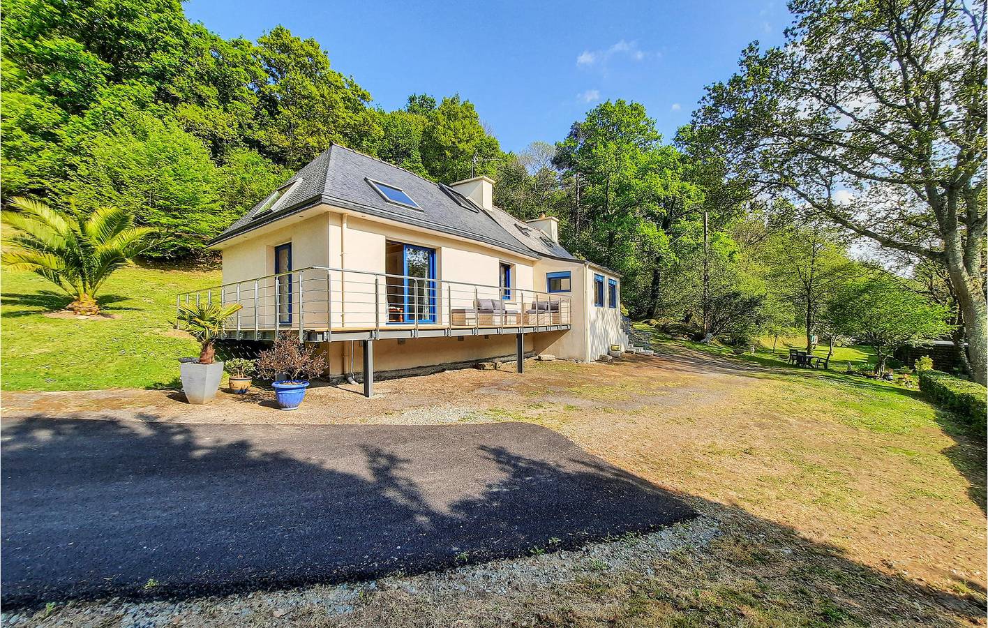 Appartement confortable dans le jardin avec parking et télévision in Plouigneau, Ceinture Dorée
