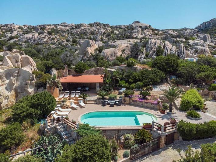 Villa für 6 Personen, mit Terrasse und Garten sowie Pool und Ausblick auf La Maddalena