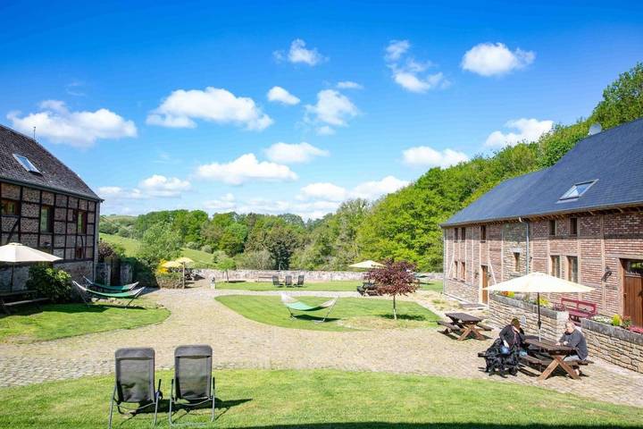 Chambre d’hôte pour 2 personnes, avec vue et jardin à Somme-Leuze