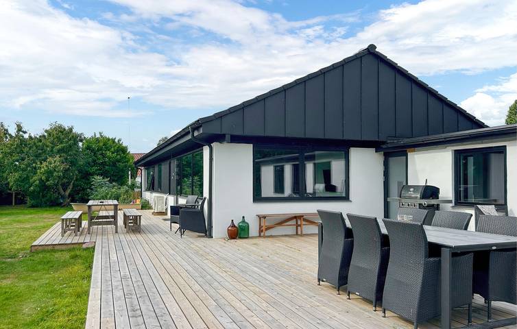 Feriehus for 8 personer, med terrasse og hage, dyr tillatt i Horsens