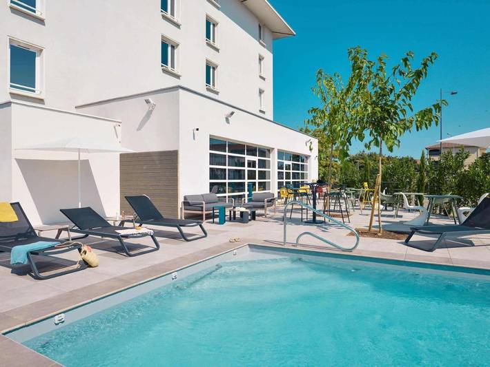 Hôtel pour 2 personnes, avec terrasse et piscine, animaux acceptés à Meyzieu