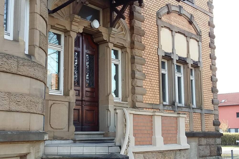 Ganze Wohnung, Sonniges Apartment in Jugendstilvilla im Ludwigsburger Süden in Ludwigsburg, Landkreis Ludwigsburg