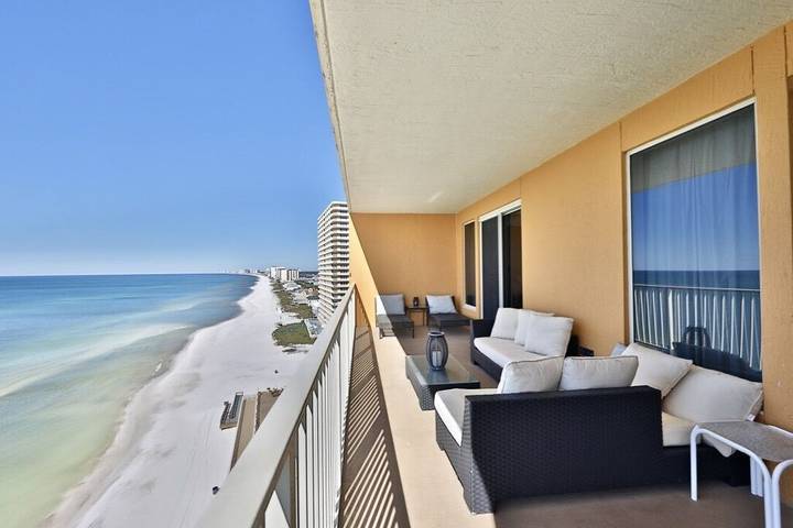 Vacation rental for 8 people, with balcony and hot tub as well as pool in Florida-30A