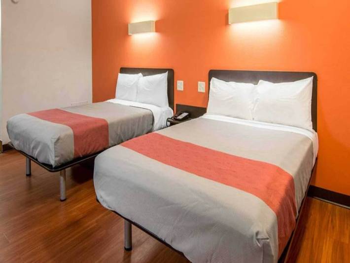 Apartamento entero, 2 camas matrimoniales | Mininevera, No fumadores in Glassboro, Nueva Jersey