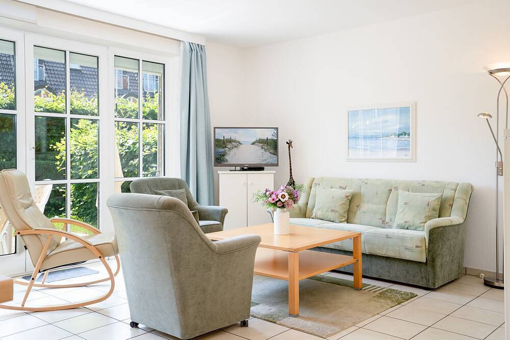Entire apartment, Vacation apartment \"Lörper 1\" up to 3 persons (non-smoking) in Niendorf, Timmendorfer Strand