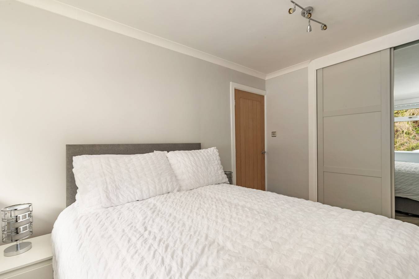 Entire apartment, 6 Beach Court - Beach Access, Sea Views, Parking in Saundersfoot, Pembrokeshire