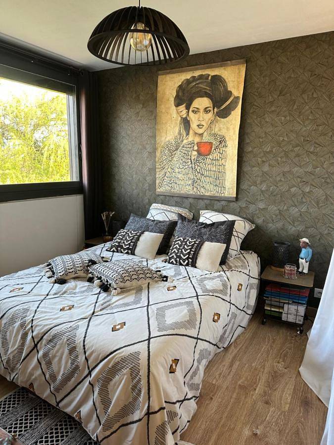 Gîte pour 2 personnes, avec Terrasse et Jardin ainsi que Piscine et Vue à Saint-Pavace - 2