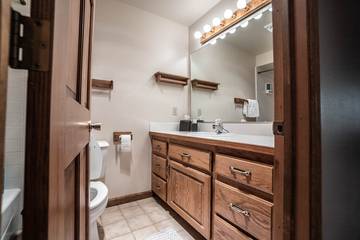 Vacation House for 21 Guests in Larimer County, Picture 2