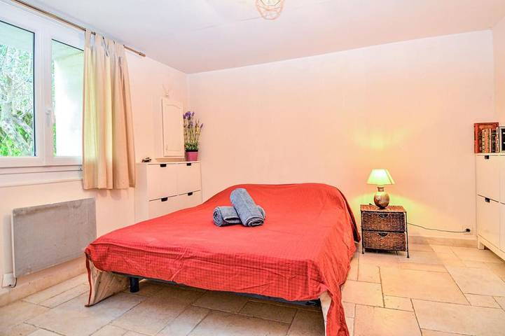 Location de vacances pour 4 personnes, avec jardin et piscine à Tavel - 2