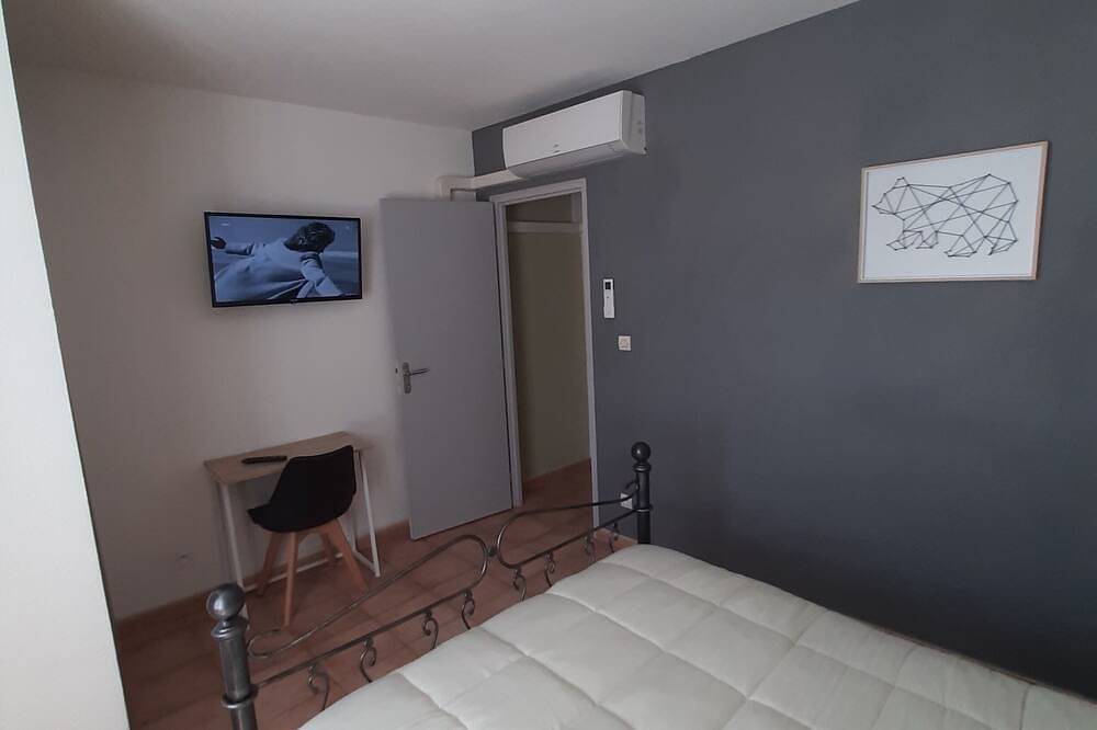 Apartamento entero, Cosy 3-bedroom apartment with private terrace in the heart of Pierrelatte in Pierrelatte, Región de Nyons