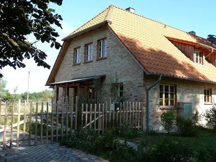 Ferienhaus für 4 Personen, mit Terrasse und Garten sowie Seeblick