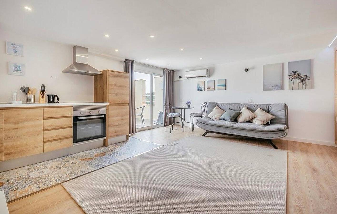 Entire holiday apartment, Poolside Paradise 2km from Platja de la Fragata in Sant Pere de Ribes, Garraf