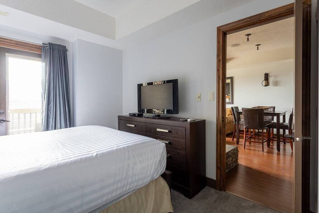 Ganze Wohnung, Sable Ridge View Suite - Fireplace - Pool - A/C in Radium Hot Springs, Kootenay-Nationalpark