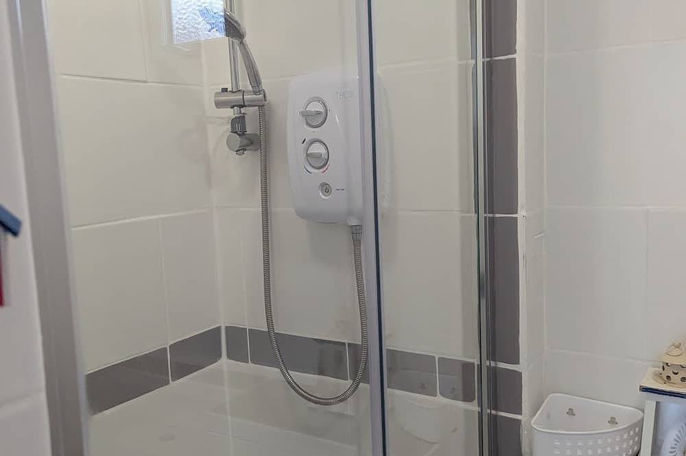Pet friendly chalet ..  Sleeps 5\n in Cornwall