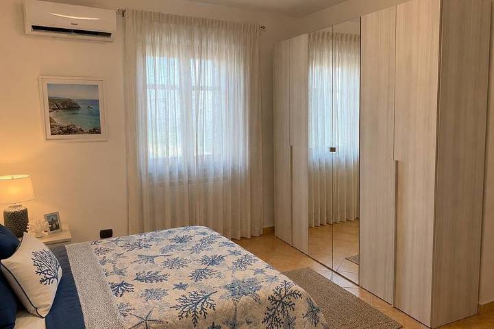 Detached cottage within walking distance of the sea. Ideal for families or several people. in Torre del Greco, Nationalpark Vesuv