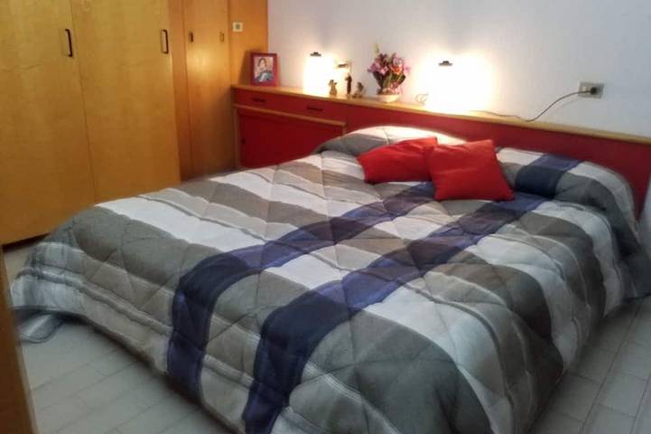 Appartement entier, Jolie maison de vacances en bord de mer, entre l’hôtel Sheraton et l’hôtel Baia Verde. in Cannizzaro, Aci Castello