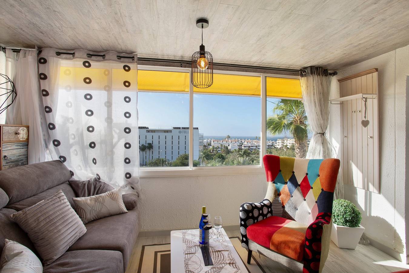 Entire apartment, Vacation Apartment 'Vista Roja' with Sea View, Wi-Fi and Air Conditioning in San Agustin, San Bartolomé de Tirajana