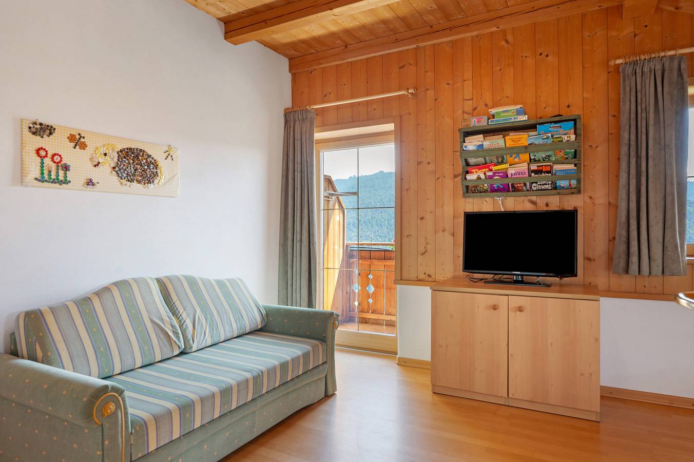 Ganze Wohnung, Apartment 'Neu-Schötzerhof Sommerwiese' mit Bergblick, Gemeinschaftsgarten und Wlan in Schlaneid, Mölten