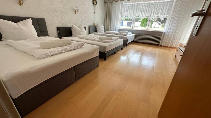 Ferienwohnung für 8 Personen, mit Terrasse und Garten sowie Ausblick in Untermeitingen - 3