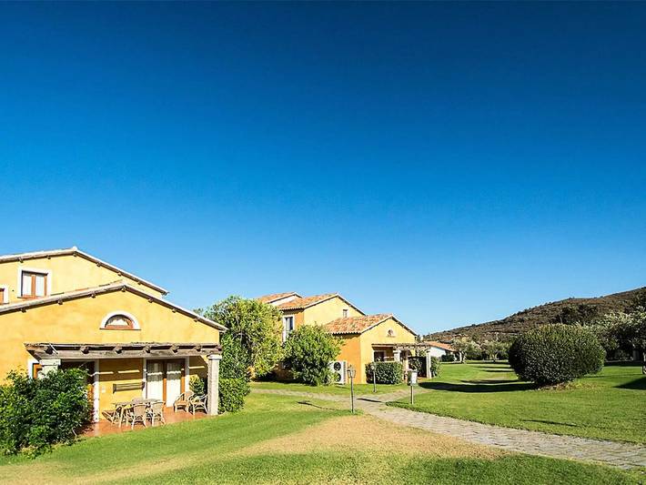 Ferienwohnung für 5 Personen, mit Pool und Garten in Lu Miriacheddu