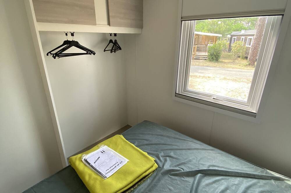 Oceanfront mobile home for up to 6 people in Vendays-Montalivet, Lesparre-Médoc region