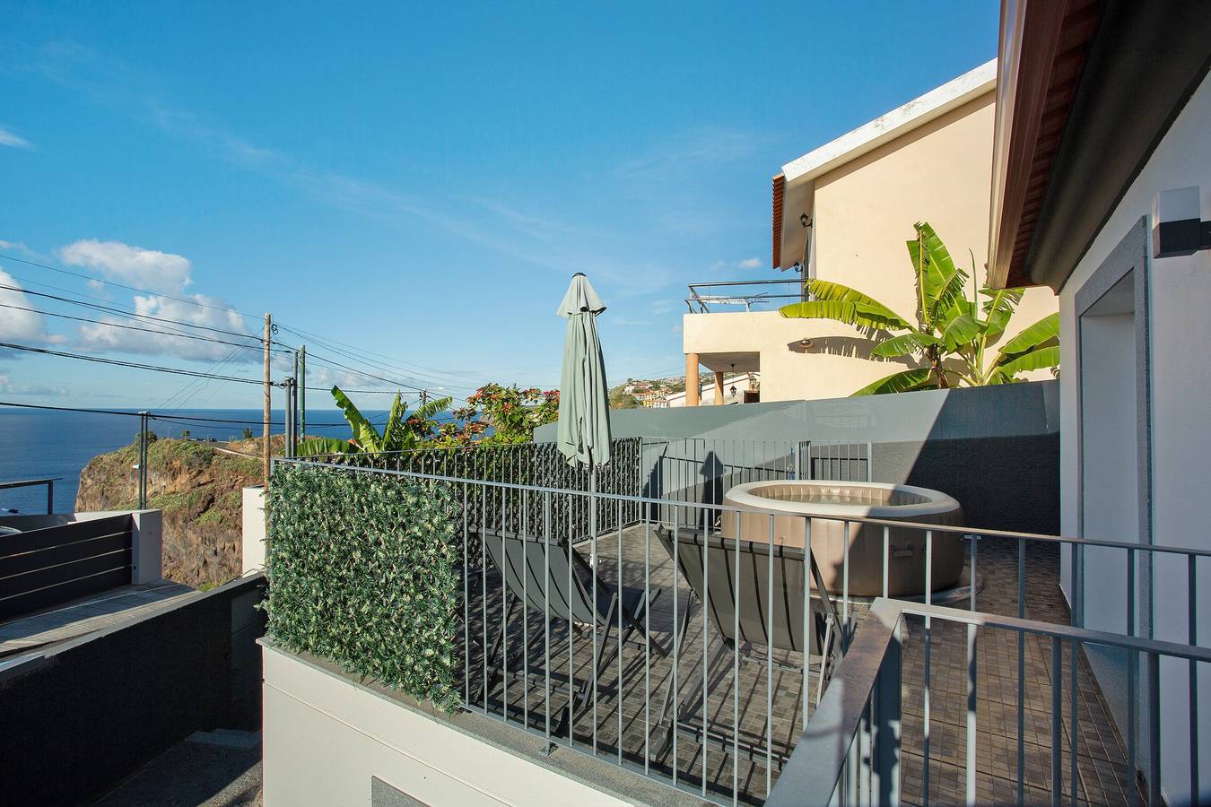 Ferienhaus 'Casa Do Tempo Com Jacuzzi' mit Meerblick, Wi-Fi und Klimaanlage in Pináculo, Ribeira Brava
