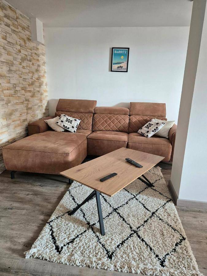 Gîte pour 2 personnes, avec jardin ainsi que vue et piscine, adapté aux familles dans Bougarber