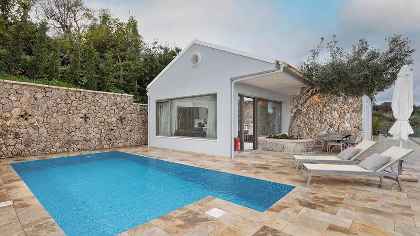 Bungalow pour 3 personnes, avec piscine et terrasse à Corfou
