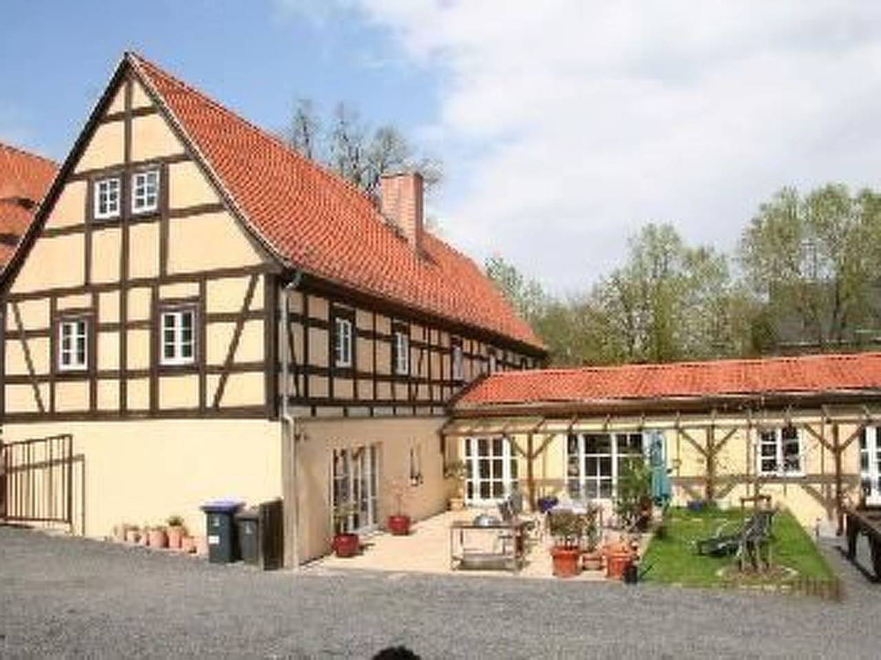 Ganze Wohnung, Wohnung mit Terrasse im sanierten Fachwerkhof in Müglitztal, Osterzgebirge