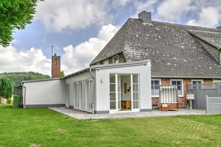 Ferienhaus für 4 Personen, mit Terrasse und Garten sowie Ausblick in Husby