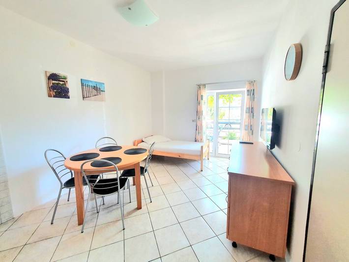 Appartement entier, Appartement de vacances pour 3 personnes avec balcon/terrasse in Baška, Krk