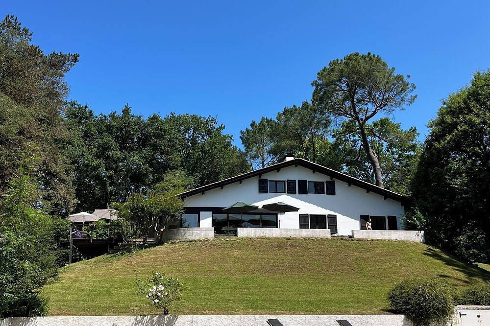 Grande maison de caractère, vue exceptionnelle sur la Rhune, 1 hectare, piscine in Ascain, Région de Bayonne