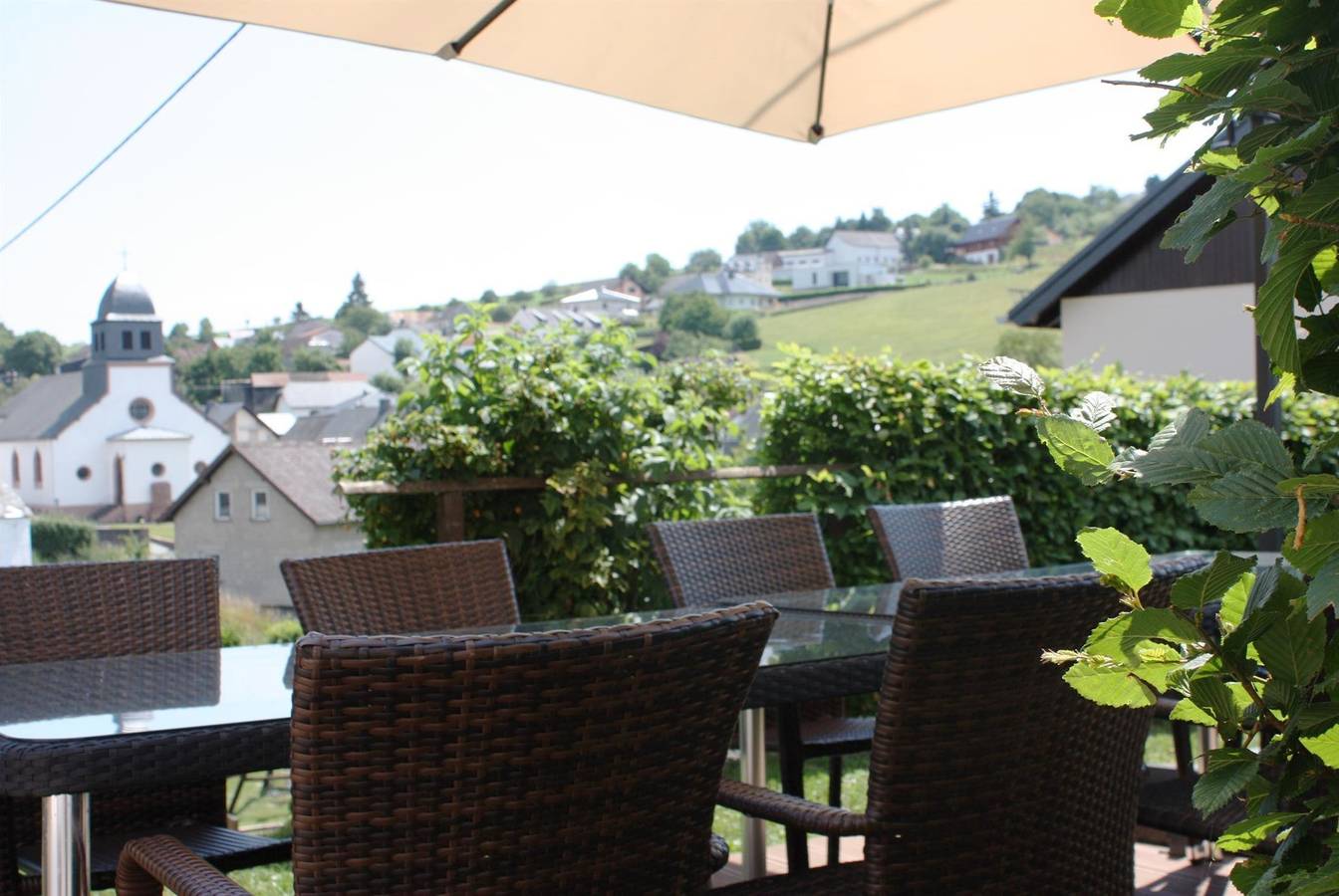 Bett-Eifeler Bauernhaus, 3 Bäder, 4 Schlafräume in Plütscheid, Eifelkreis Bitburg-Prüm