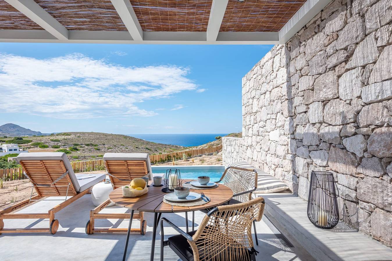 Dazzling Milos Suite | Elysian Suite | Panoramic Views of Milos villages and the Sea | Private Pool | Spacious Furnished Terrace | Prime Location | Eparchiaki Odos Triovasalou - Apollonion in Milo