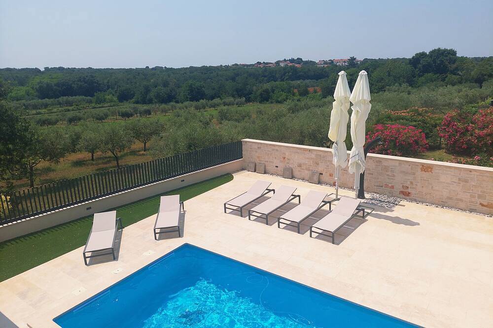 Villa Faro - New dream house, heated pool, games room, bbq, near beaches, Istria in Umag, Umag Region