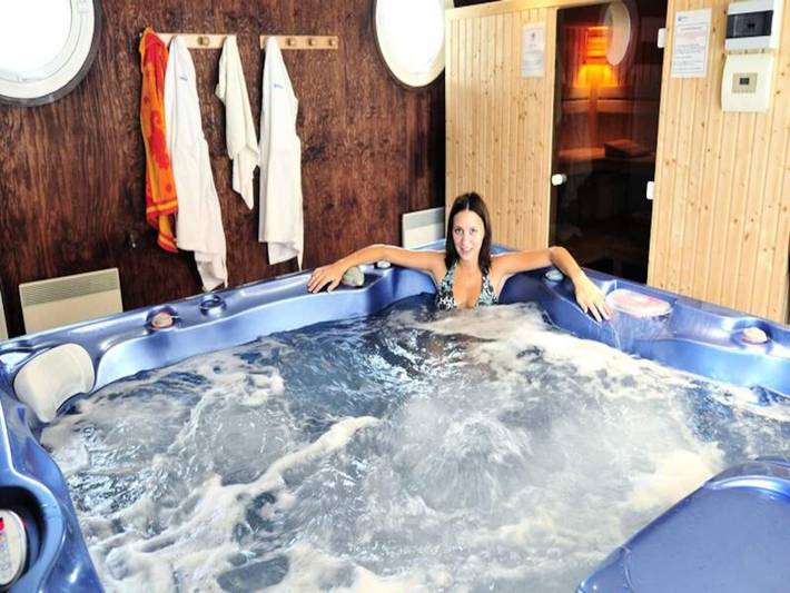 Gîte pour 4 personnes, avec terrasse et jacuzzi ainsi que piscine et sauna, adapté aux familles à Puget-sur-Argens - 4